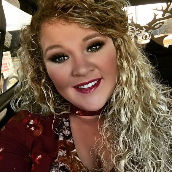 Meet your Posher, Courtney