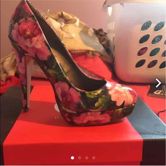 Guess floral print heels