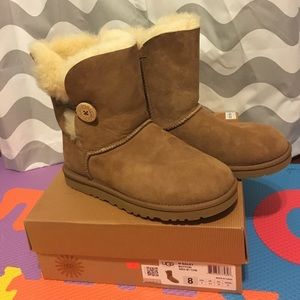 Ugg bailey button chestnut short