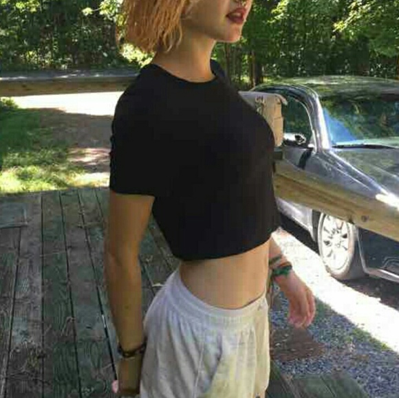 Brandy Melville Ribbed Cropped T-Shirt