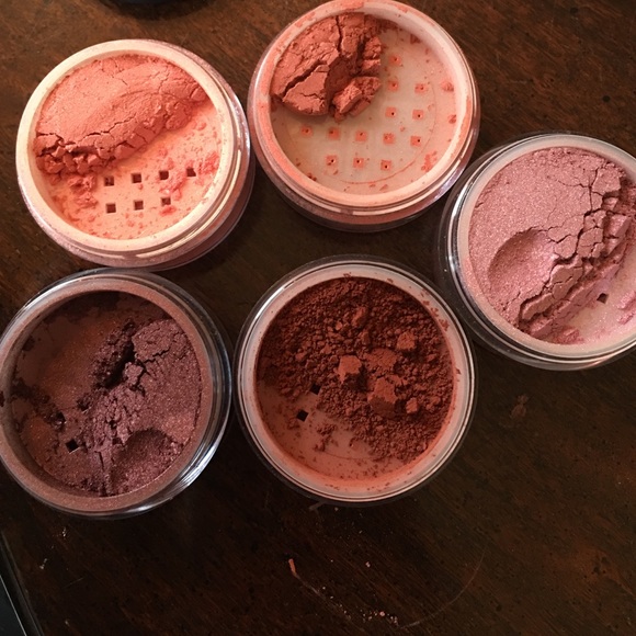 Larenim Blush - Picture 2 of 2