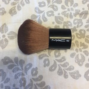 MAC 182 kabuki brush