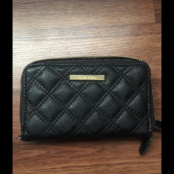 Quilted wristlet