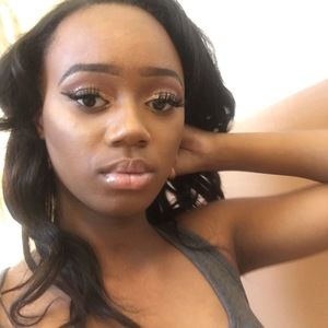 Meet your Posher, Davina