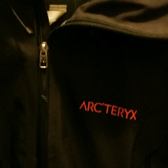 An Authentic Arc'teryx jacket - Picture 1 of 3