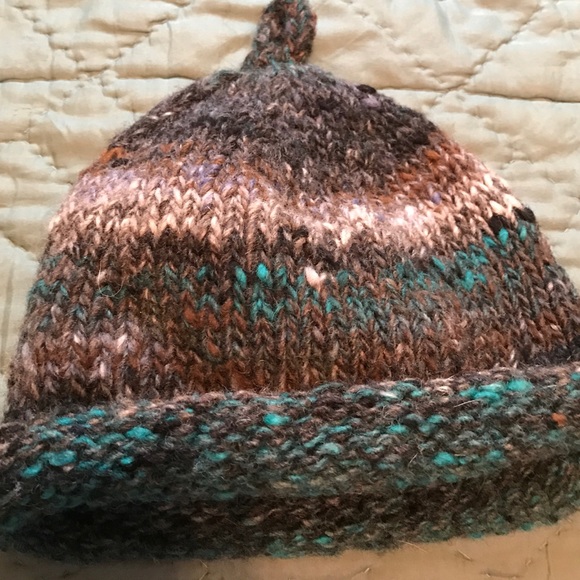 Hand knitted woolen bean hat. - Picture 2 of 4