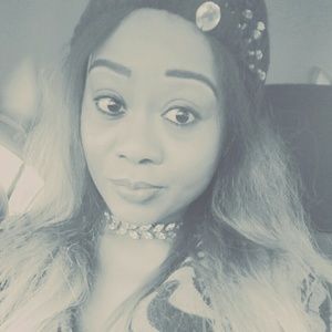 Meet your Posher, Tia