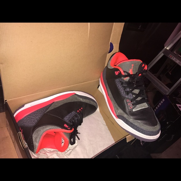 Jordan crimson 3s