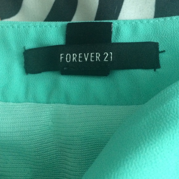 A forever 21 skirt - Picture 2 of 3