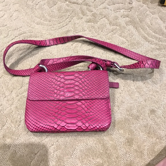 Cross body - Picture 1 of 3