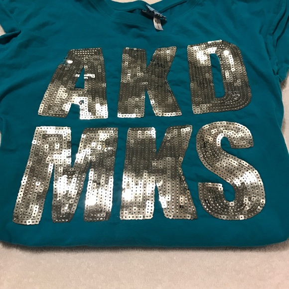 Akademiks  back out top