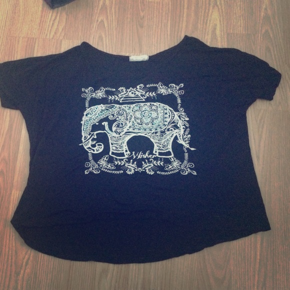 black crop top with a elephant with rhinestones - Picture 1 of 3