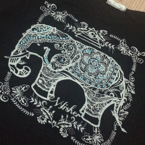 black crop top with a elephant with rhinestones - Picture 2 of 3