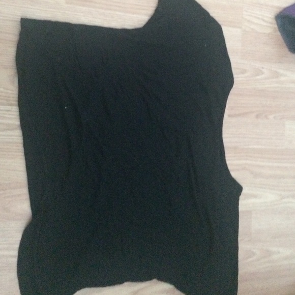 black crop top with a elephant with rhinestones - Picture 3 of 3