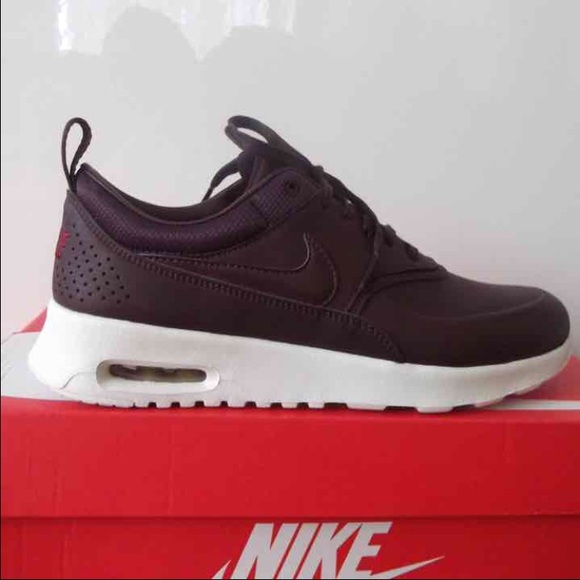 Nike air max theas ON HOLD