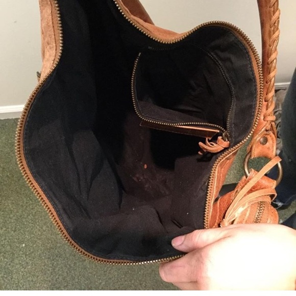 🔥SOLD🔥 BALENCIAGAdistress leather DAY BAG $1100 - Picture 3 of 4