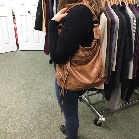 🔥SOLD🔥 BALENCIAGAdistress leather DAY BAG $1100 - Picture 4 of 4