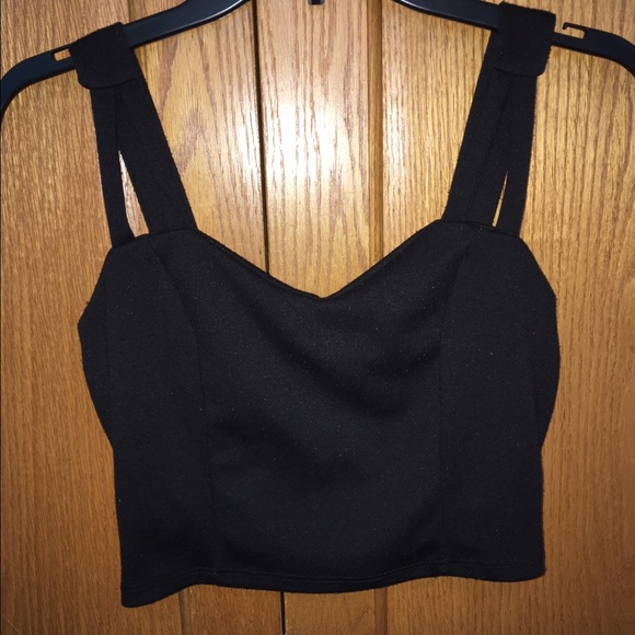 BLACK CHARLOTTE RUSSE CROP TOP
