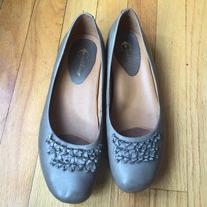 GUC 9.5B Dark Grey Earthies Flats