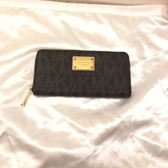 Michael Michael Kors wallet excellent condition