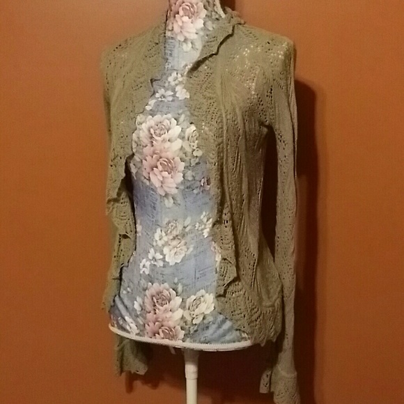 Long sleeved laced cover up