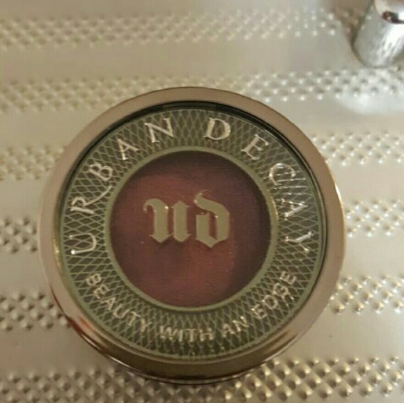 Urban Decay shadow single