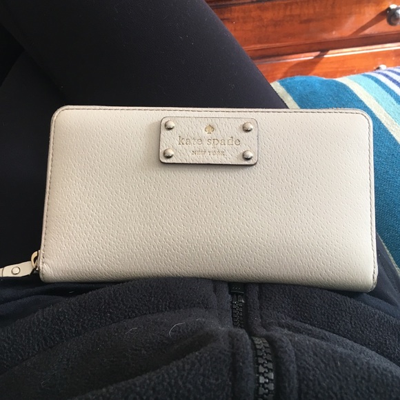 *SOLD* Kate spade wellesley wallet