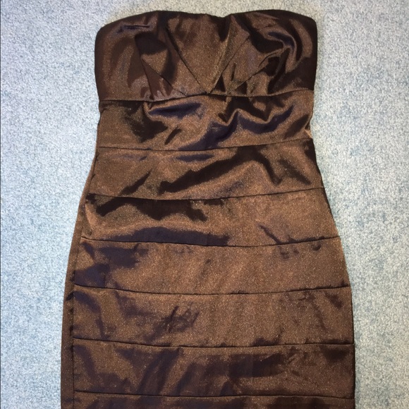 BLACK STRAPLESS DRESS - Picture 1 of 3