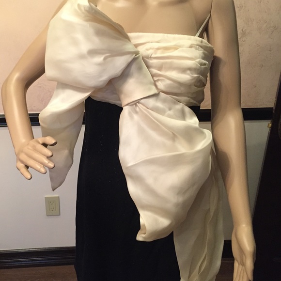 Big bow detailed black party dress - Picture 3 of 4