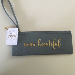 Cosmetic wristlet