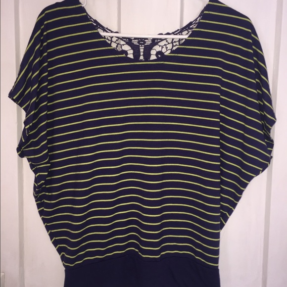 Short sleeves top - Picture 1 of 2