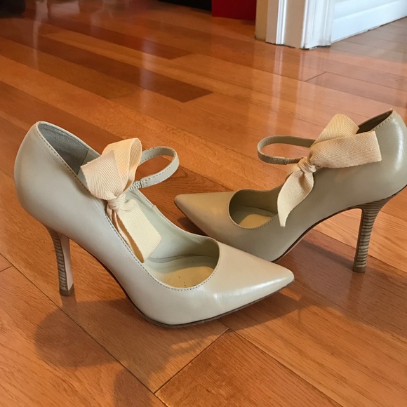 FLASH SALE ⚠️⚠️⚠️Nude leather Tory burch heel