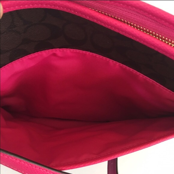 🎀Coach Crossbody🎀 - Picture 2 of 4