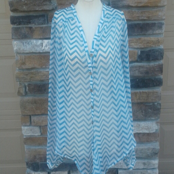 Cals Pull-Over Top