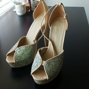 Nude heels with turquoise glitter