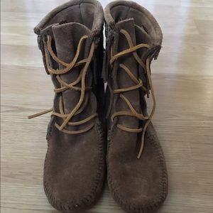 Minnetonka Double Fringe Tramper Boot