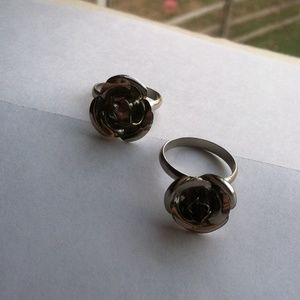 Set of 2 silver rose rings