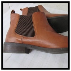 Clarks Artisan Leather Chelsea Boots- Pita Sedona