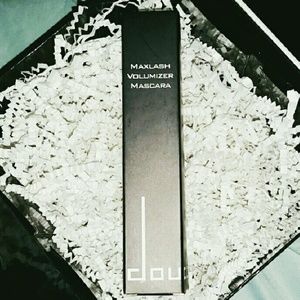 HOT OFFER! Doucce Maxlash Volumizer Mascara