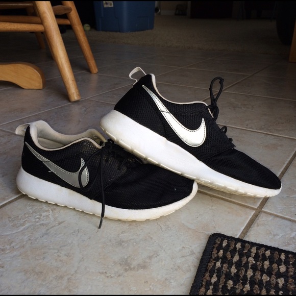 Nike Roshe One shoes