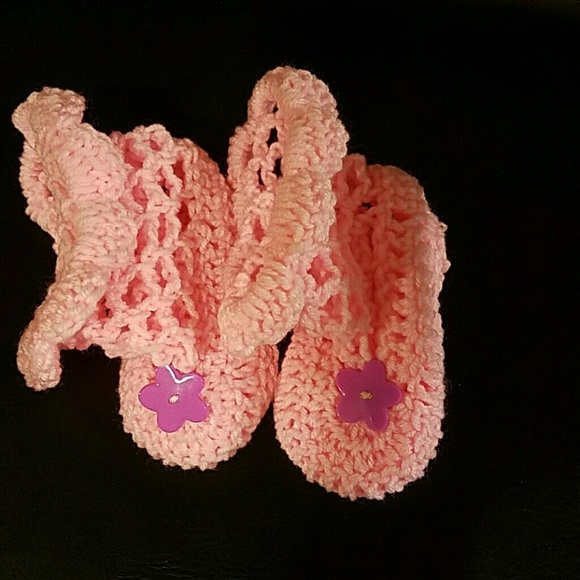 Hat and slippers - Picture 4 of 4