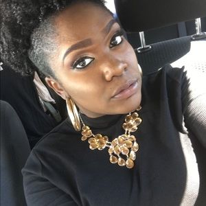 Meet your Posher, Maya