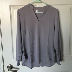 Gray long sleeve v neck