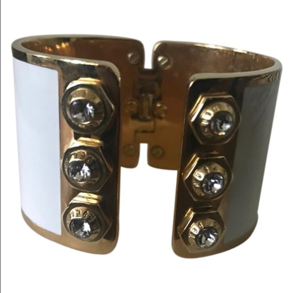 💥💥💥 SALE!!! Henri Bendel White Cuff - Picture 2 of 3