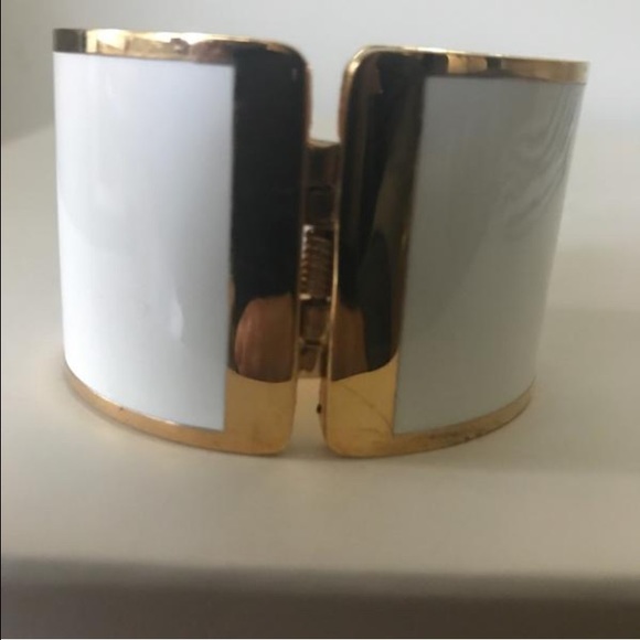 💥💥💥 SALE!!! Henri Bendel White Cuff - Picture 3 of 3