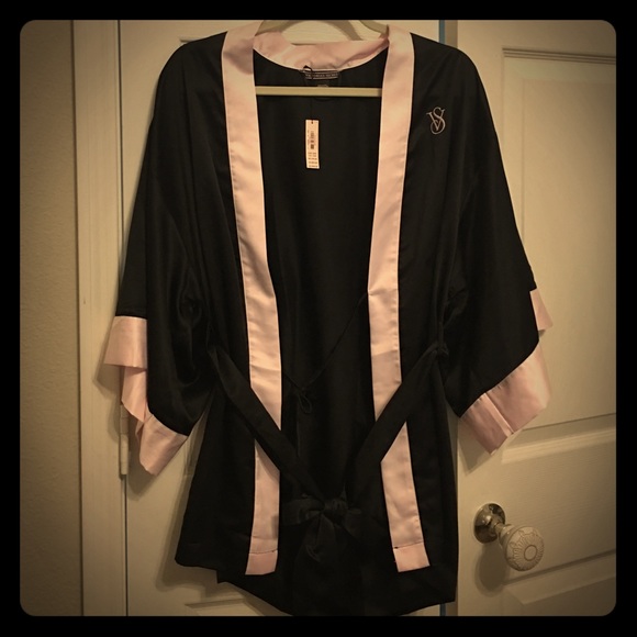 BRAND NEW Victoria Secret kimono/robe