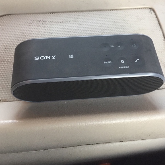 I'm selling a Sony Bluetooth Speaker