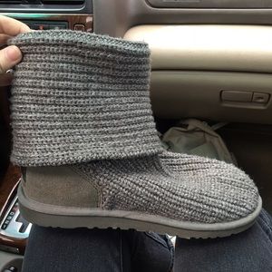Women's size 6 UGG knit cardy boots in grey
