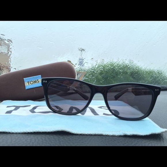 TOMS Sunglasses •PRICE FIRM•