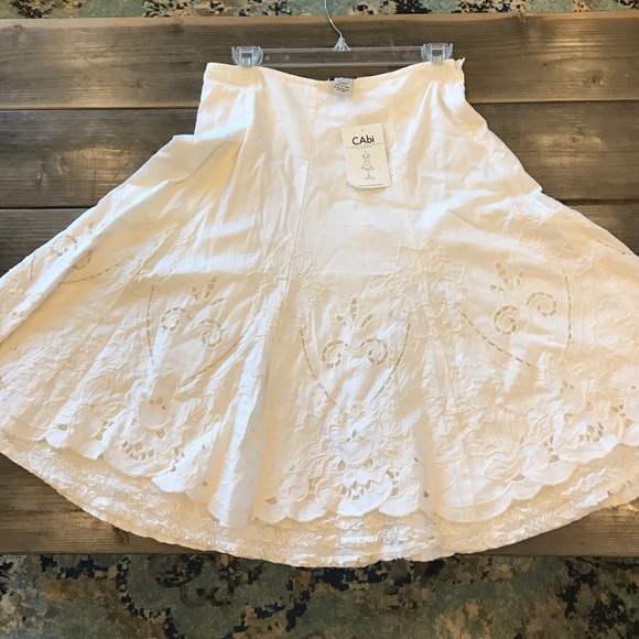 NEW CAbi size 0 white skirt